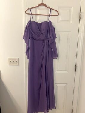 Azazie Lavender Off-Shoulder Dress
Bridesmaid or formal Size A8